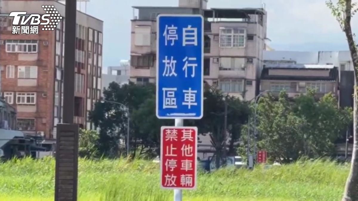 停車區改制後有新增標誌，但許多騎士都沒發現。（圖／TVBS）