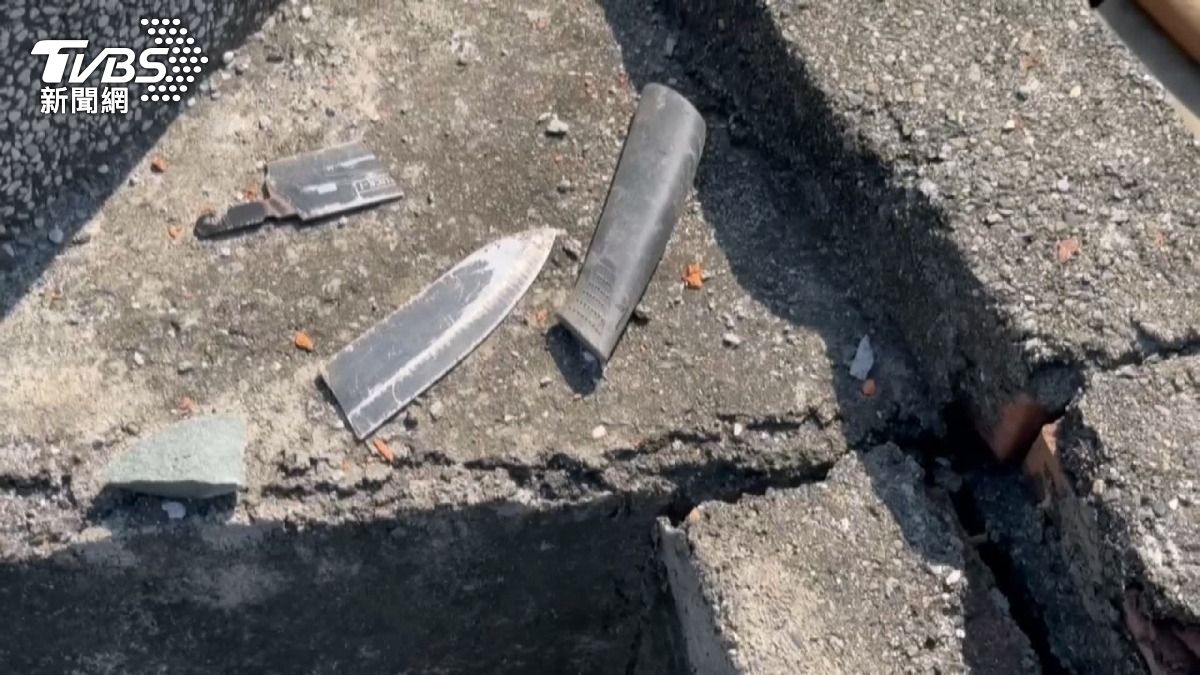 48歲男騎機車闖公墓「狂砸15分鐘」 4座墳塚毀民俗師:會折壽。(圖/TVBS)