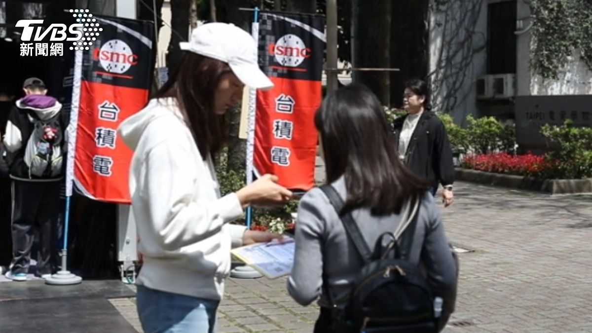 調查顯示，新鮮人平均必須投出18.9封履歷才能換來1次面試機會。（圖／TVBS）
