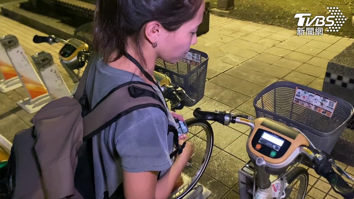 北北桃Ubike大當機!民眾傻眼表示,一排都沒反應。(圖/TVBS)