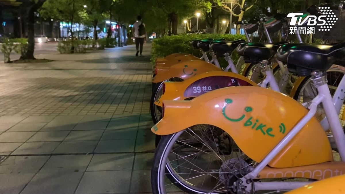 北北桃Ubike大當機!民眾傻眼表示,一排都沒反應。(圖/TVBS)