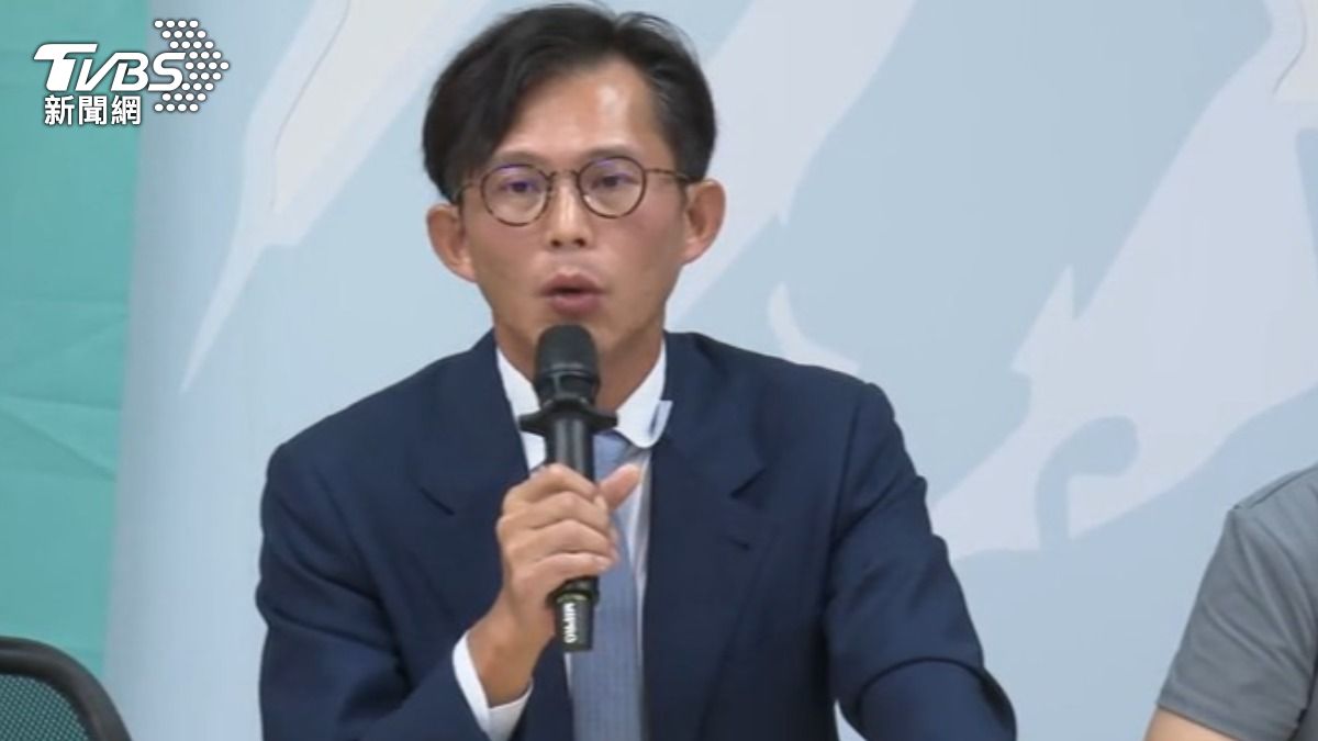 被王世堅批評跟監柯文哲，黃國昌則暗示他，別替業者關說。（圖／TVBS）
