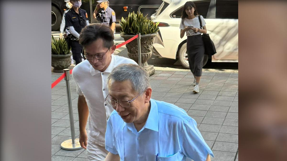 爆養狗仔拍阿北？黃國昌認「早就跟他了」　柯文哲也發文