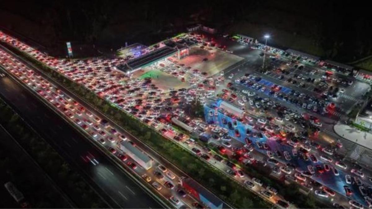 狂塞車21小時!大陸國慶「十一黃金周」連假 車陣震撼畫面曝