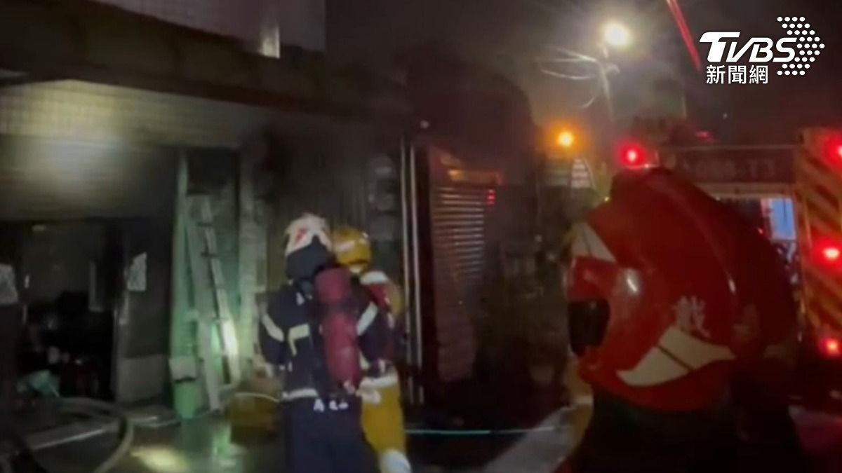 嘉義縣六腳鄉蒜頭村凌晨發生住宅火警。(圖/TVBS)