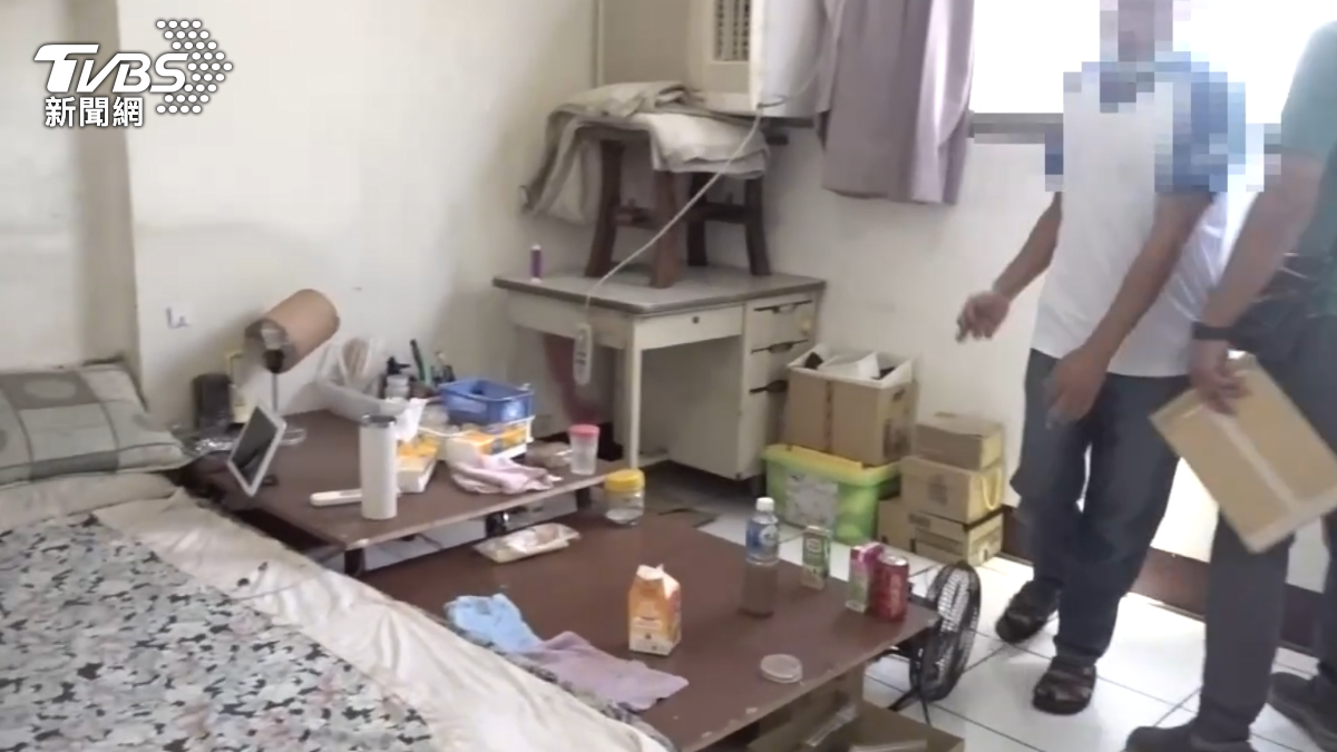 警方在家中起獲毒品。（圖／TVBS）