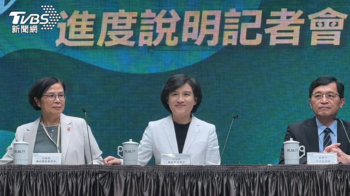 領軍談判的行政院副院長鄭麗君今（2）日親上火線開記者會。（圖／劉庭宇攝）