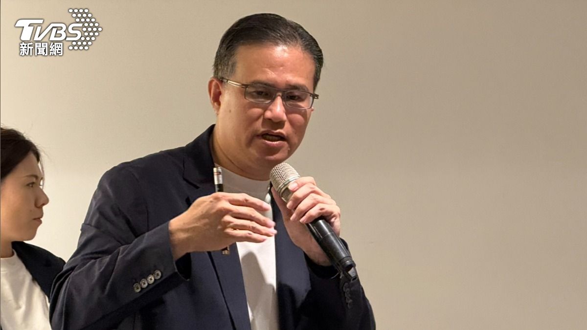 遠東新化纖部副總經理黃全億。(圖/謝佩穎攝)