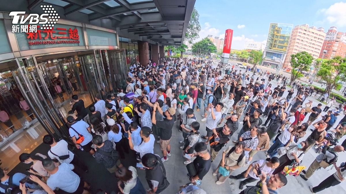 新光三越台中店復業!「店王」加入週年慶戰局 大遠百幽默喊話掀熱議。(圖/TVBS)