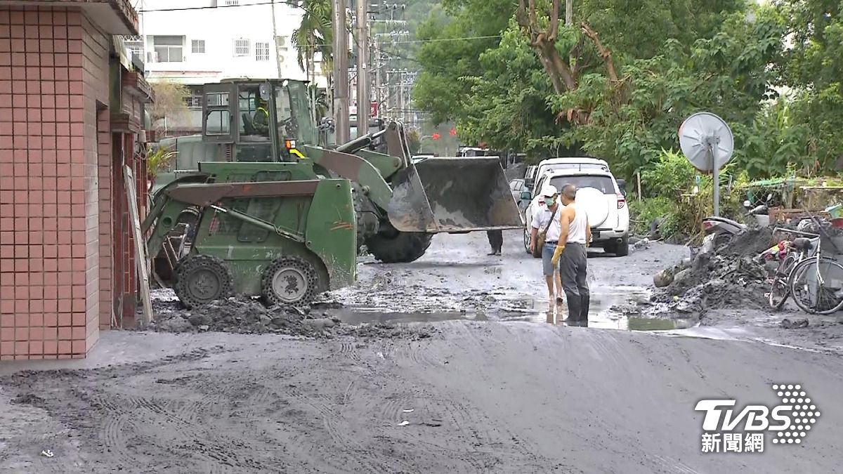 「同島一命」救花蓮 民間機具挺進災區。(圖/TVBS)