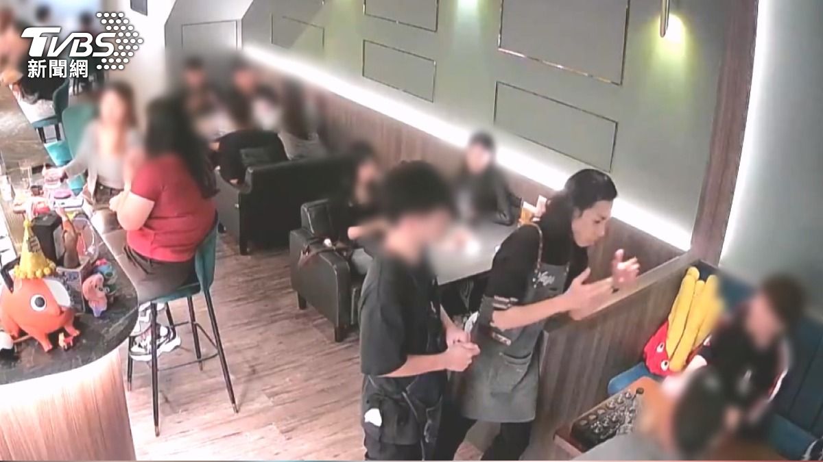 奧客在酒吧低消爭議飆罵!8人座臨減4人,店家也讓步,同意用他們用每杯100元的shot來補 他不滿竟撂人要打店員(圖/TVBS)
