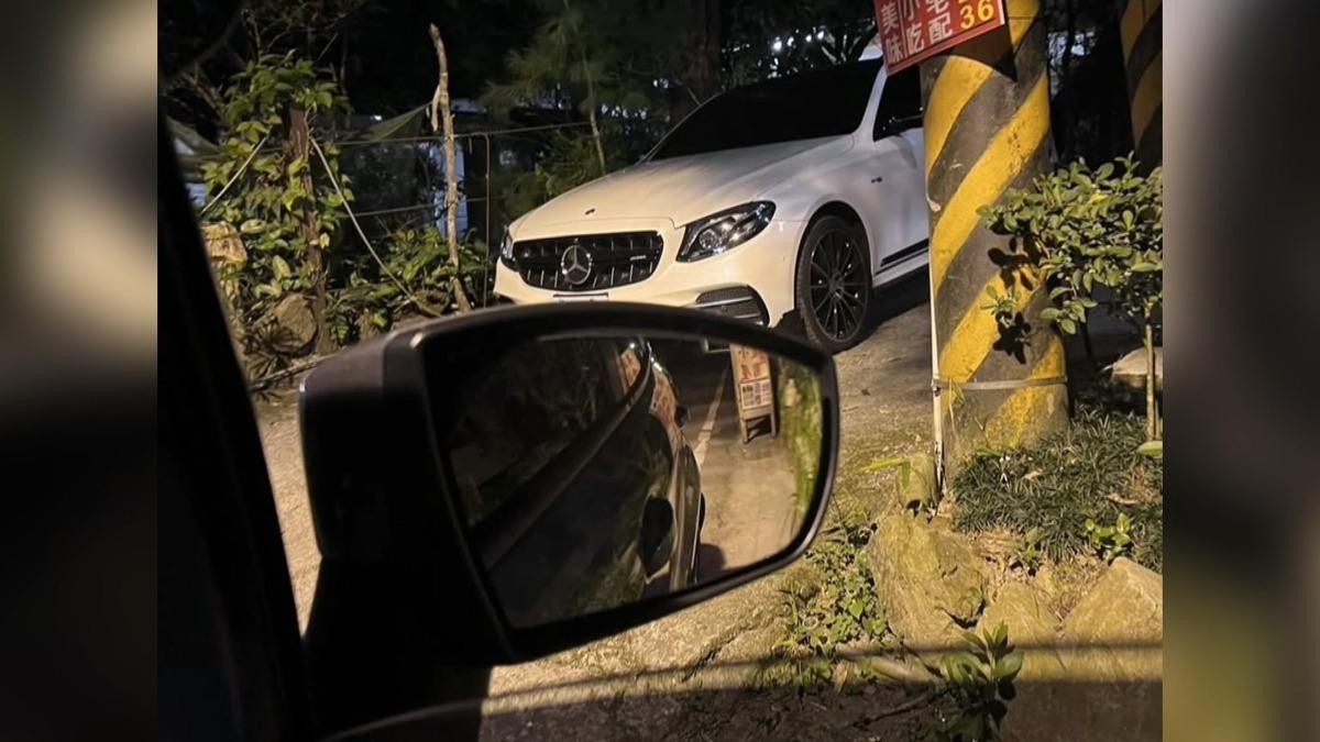 這群外地遊客在入住台中和平東關路巷弄內的露營會館。(圖/民眾提供)