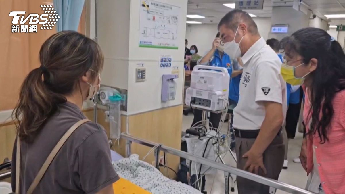 苗栗縣長鍾東錦表示,嫌犯疑似吸毒後持水果刀隨機行兇。(圖/TVBS)