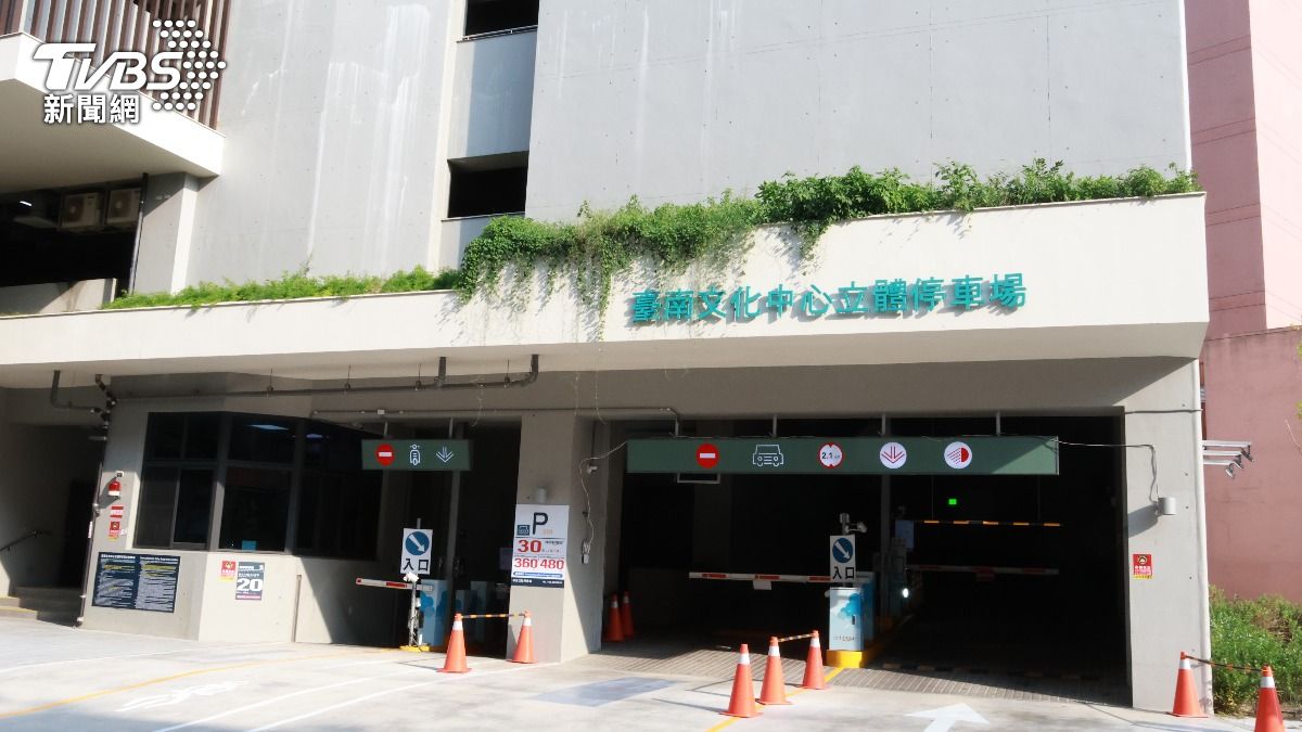 民進黨立委林俊憲爲台南爭取立體停車場。（圖／潘建樺攝）