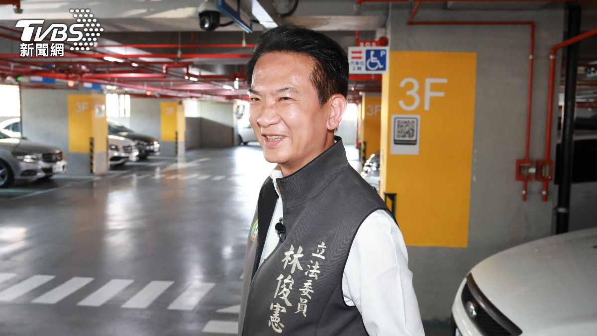 民進黨立委林俊憲接受《TVBS新聞網》專訪。（圖／潘建樺攝）
