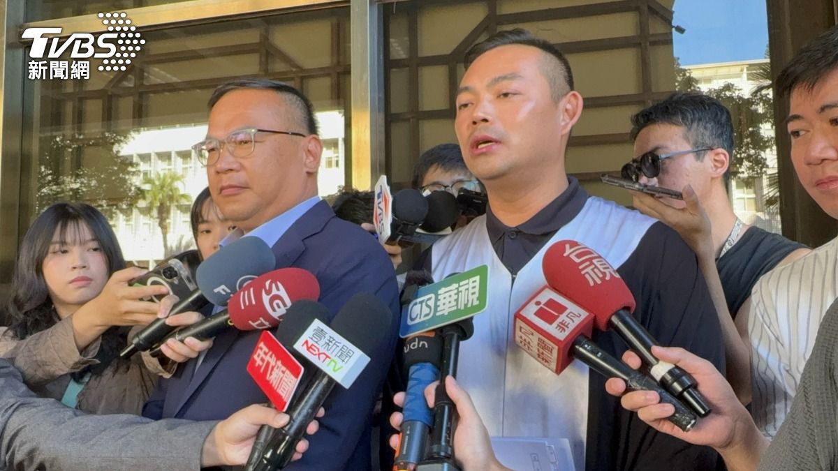 民進黨立委王義川、律師陳君瑋。（圖／潘千詩攝）