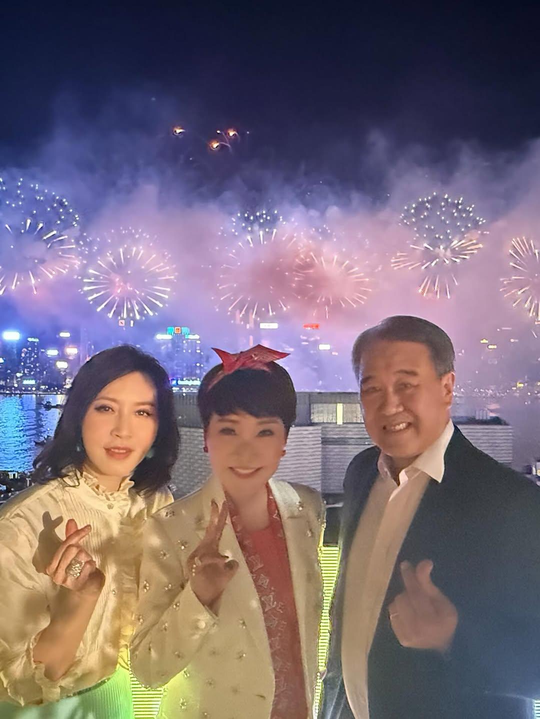 陳淑芬夫婦50周年紀念宴在國慶煙火綻放下顯得格外華麗。（圖／翻攝自IG@kooloban）