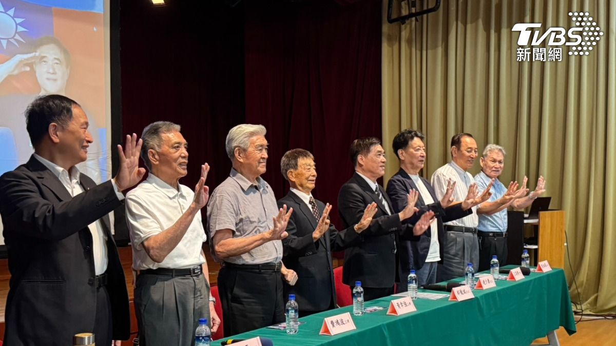 郝龍斌邀請40位退將相挺。(圖/陳怡潔攝)