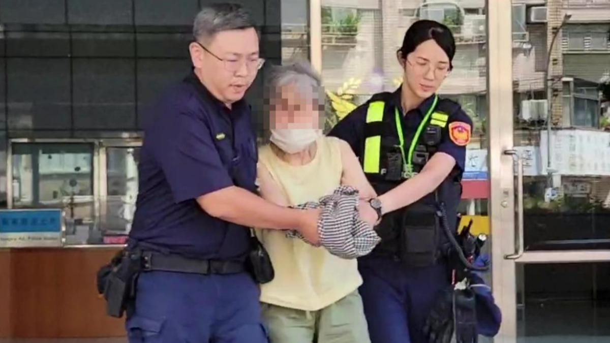 曾姓婦人被查出是竊盜通緝犯,被警方移送法辦。(圖/翻攝畫面)