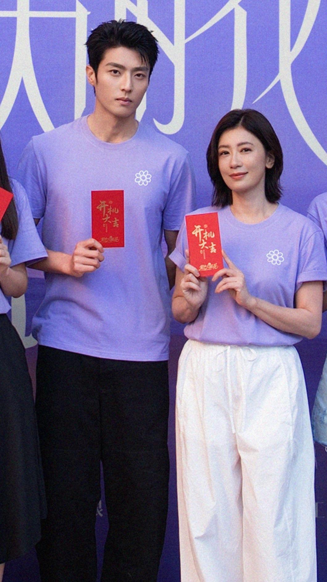 賈靜雯(右)、陳靖可將譜出姐弟戀。(圖/翻攝自《紫色大麗花》微博)