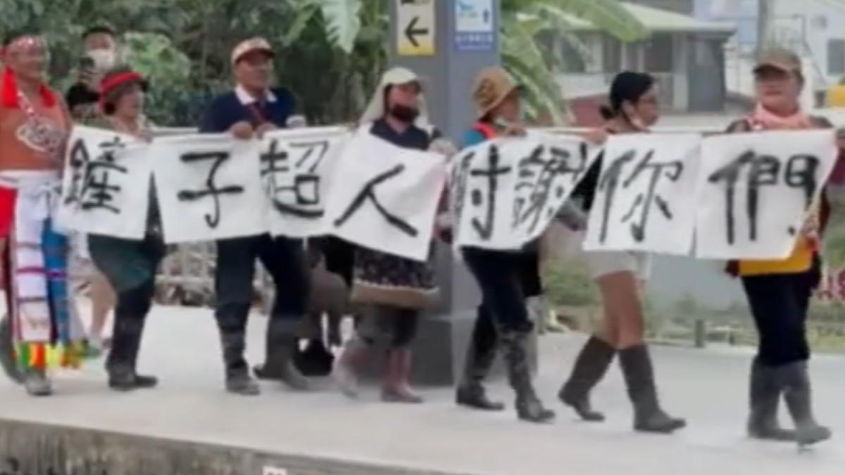 火車月台出現感人的一幕畫面!(圖/threads@wanyu_npp授權)