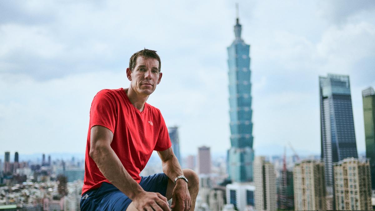 艾力克斯霍諾德將挑戰攀登台北101,由Netflix全球放送直播。(圖/Netflix提供)