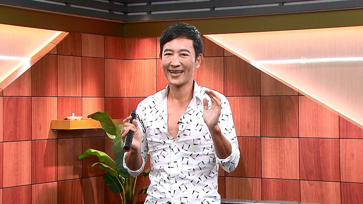 于冠華在節目中大秀雙節棍招數。（圖／年代提供）
