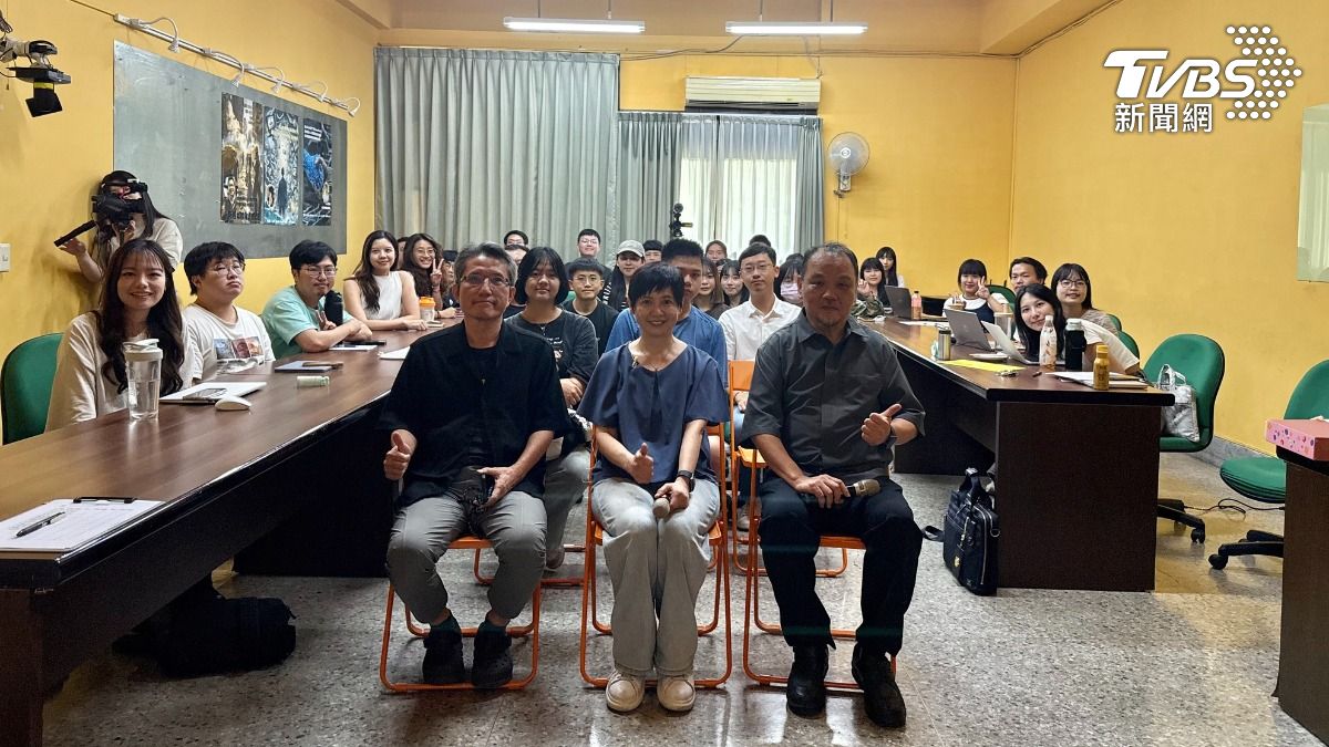 詹怡宜受邀到中正大學電訊傳播系課堂，和學生分享她從事新聞工作累積的寶貴經驗（圖／中正大學傳播學系）