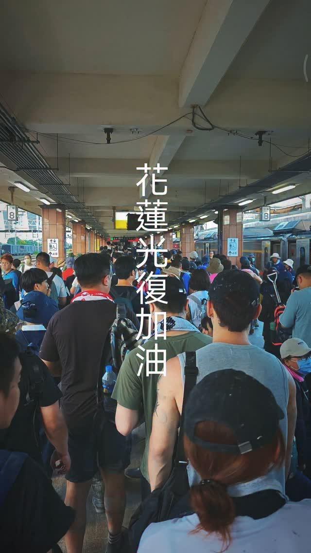 牛奶親赴花蓮幫忙救災。(圖/翻攝自IG@yeh_naiwen)
