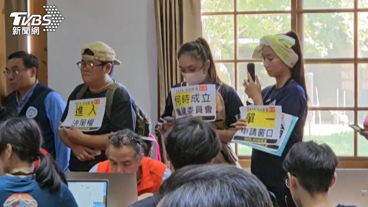 Fata'an部落災民組成自救會，控訴政府無作為。（圖／TVBS）