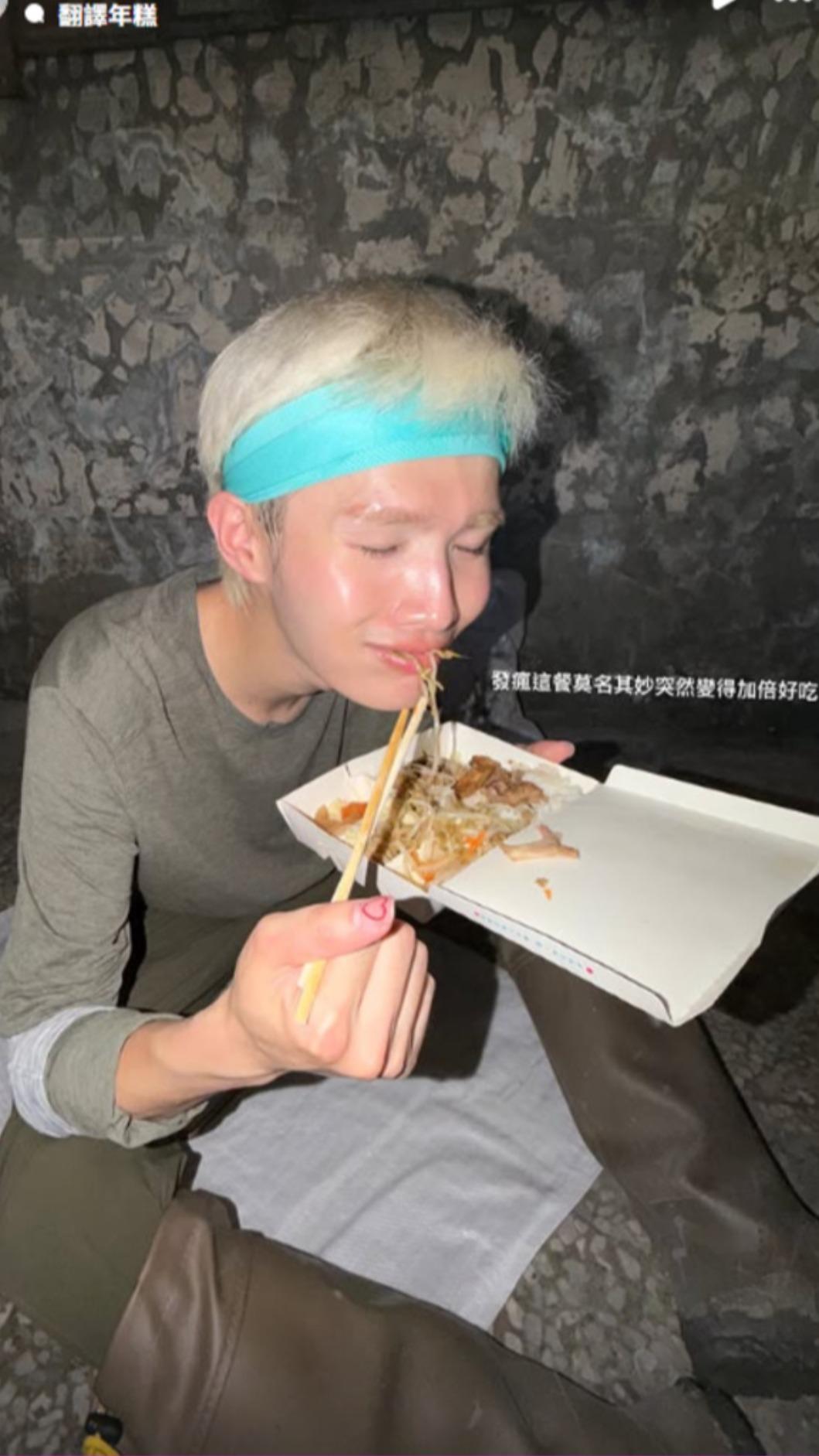 鍾明軒休息吃便當。(圖/翻攝自鍾明軒IG)