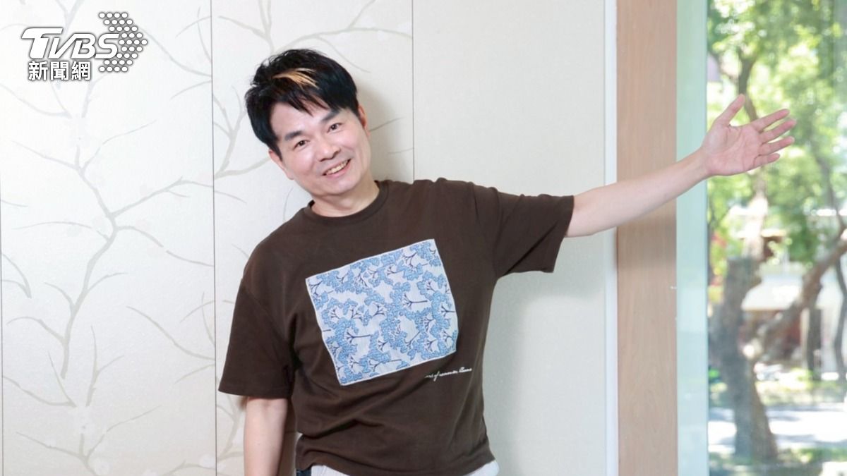 李明洋誤打誤撞成了歌唱老師,至今栽培無數學生。(圖/黃城碩攝)
