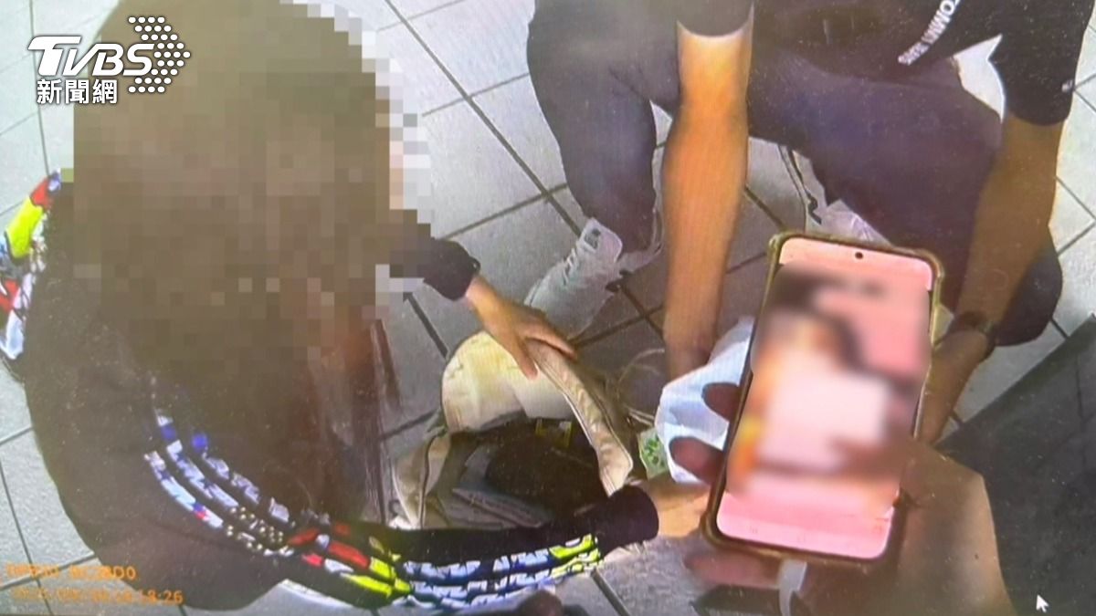 徐姓女子驚嚇得不斷發抖,警方甚至擔心她會昏倒 。(圖/TVBS)