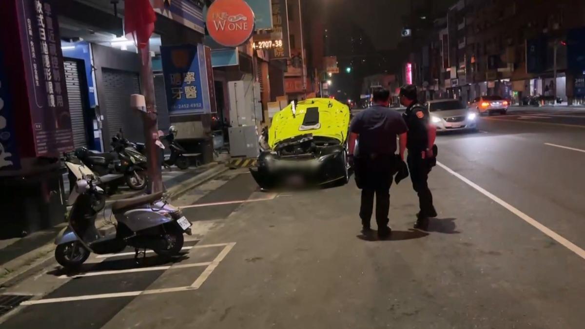 千萬超跑三連撞 「007御用車」駕駛竟棄逃。(圖/民眾提供)