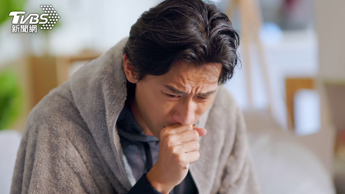 咳太大力竟骨折?醫揭「骨質疏鬆警訊」:女性停經後風險飆升