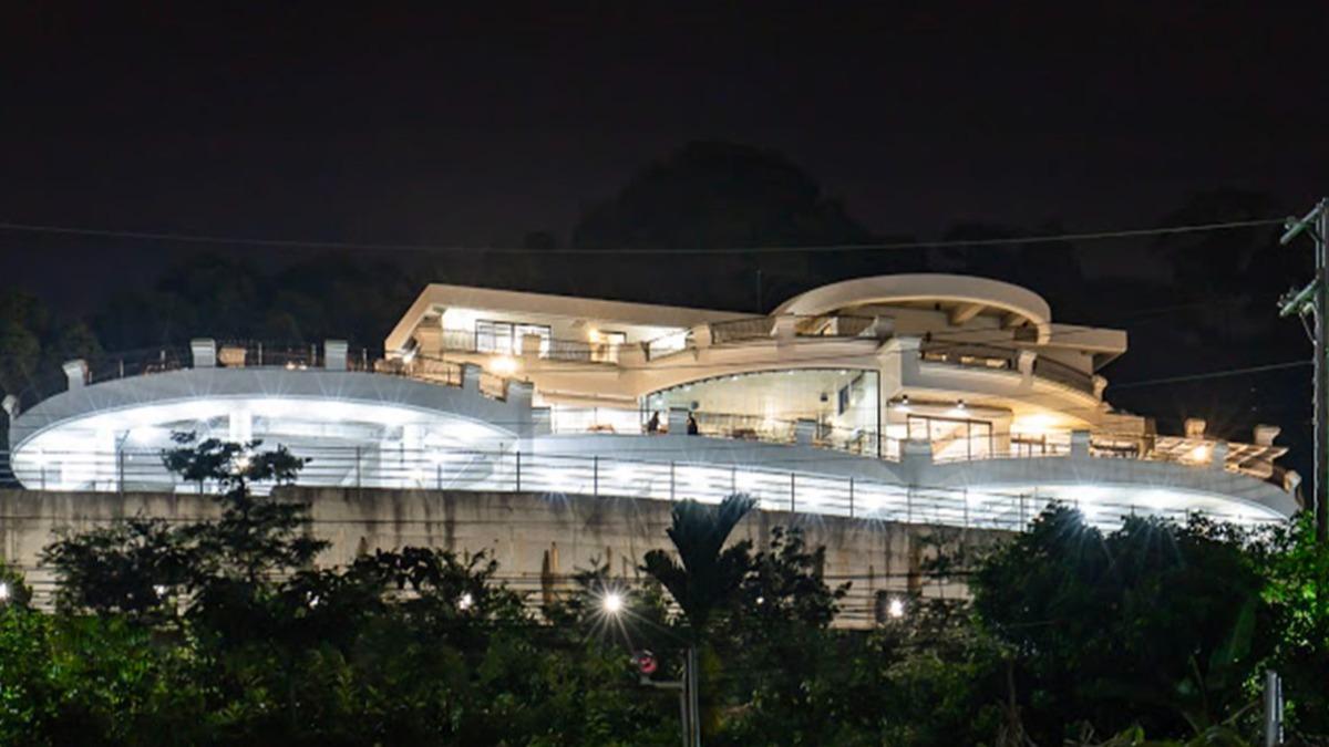 位在中台科技大學後方的夜景餐廳,距離市區也相較於前幾家近。(圖/柚香魚子醬的蹦蹦跳跳提供)