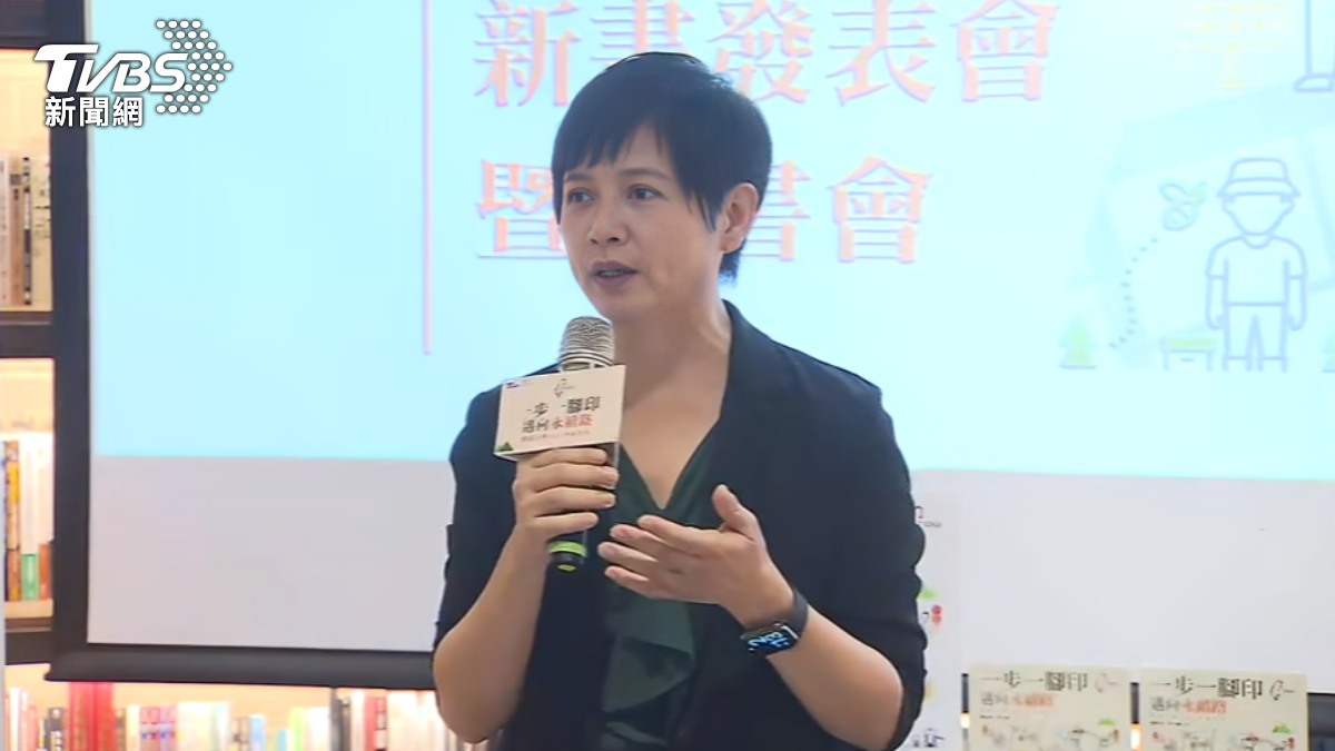 前TVBS新聞部副總經理詹怡宜退休後推出新書,4日下午出席簽書會。(圖/TVBS)