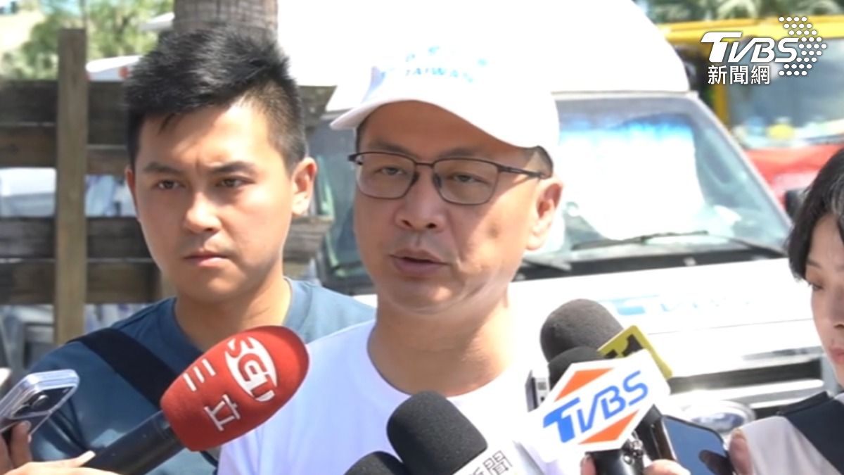 國民黨主席候選人羅智強,赴花蓮協助救災。(圖/TVBS)