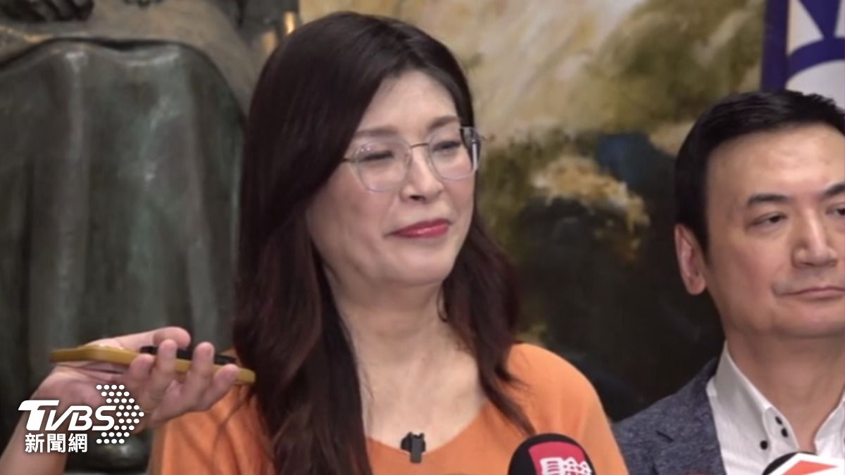 國民黨主席候選人鄭麗文,遭爆曾邀請友人吃狗肉。(圖/TVBS)