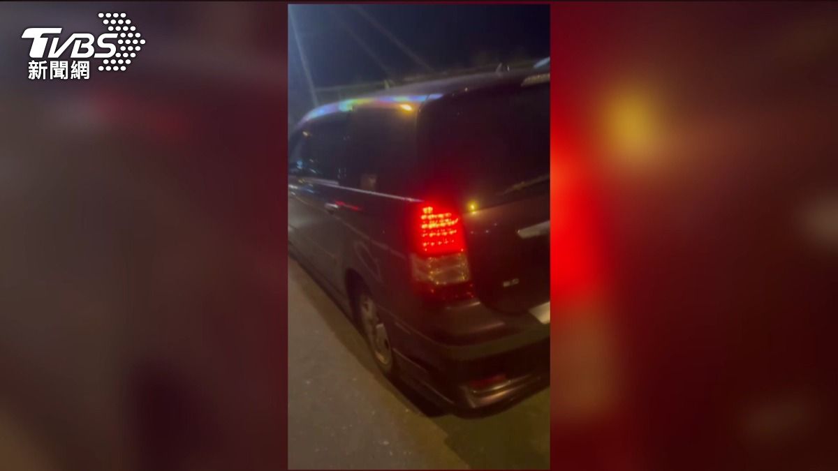  孕婦遭連人帶車偷走，小偷丟下自己的車和現金。(圖／TVBS)  
