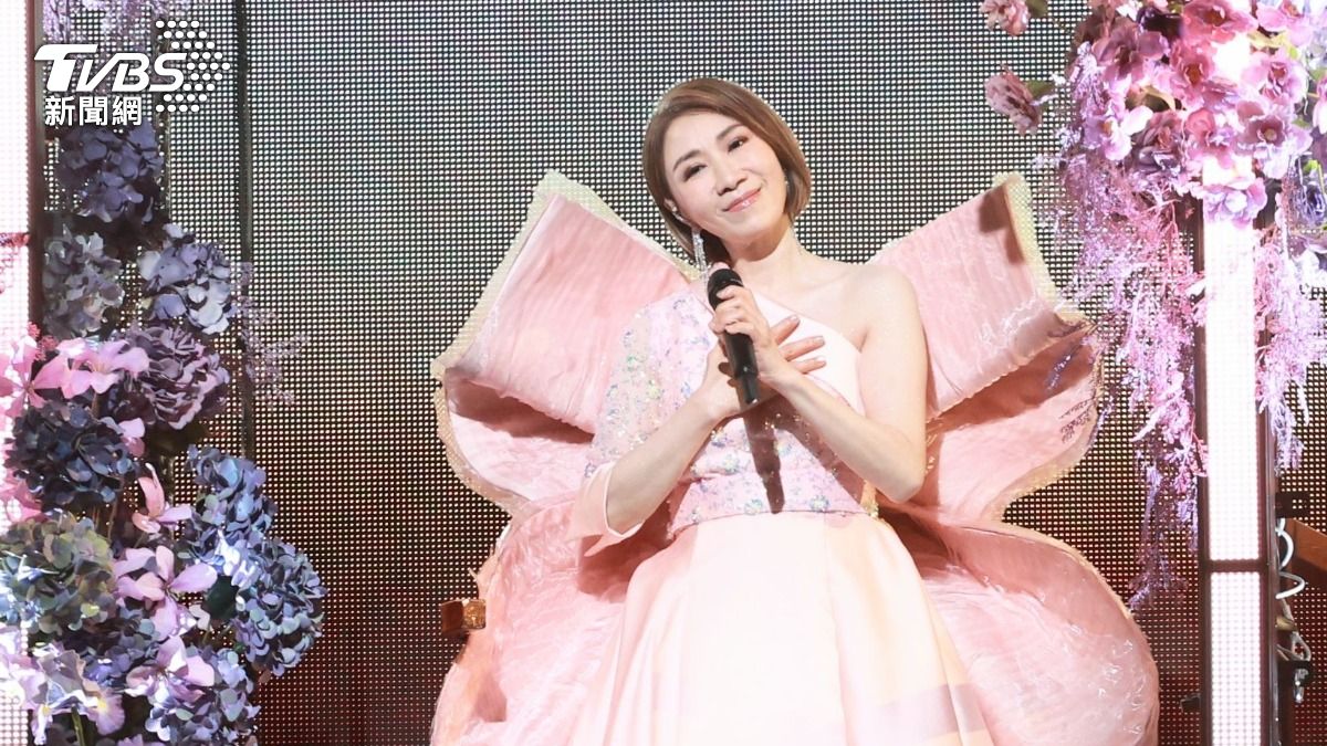 直擊／李翊君攻蛋忍淚！台下驚見大咖瓊瑤女神　飆神曲：沒唱你們會退票