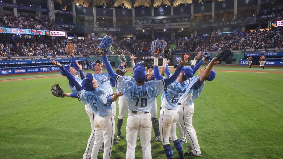 中職／富邦悍將勝率3成83墊底　總教練陳金鋒吐露心情謝球迷