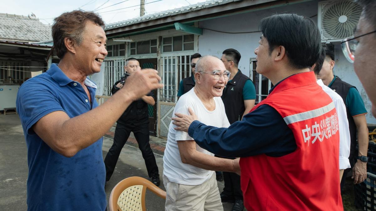 總統賴清德今(5)日上午赴嘉義關心災民。(圖/總統府提供)