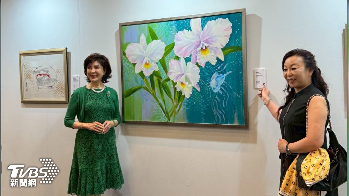 白嘉莉與粉絲同框,共享藝術感動時刻。(圖/TVBS)