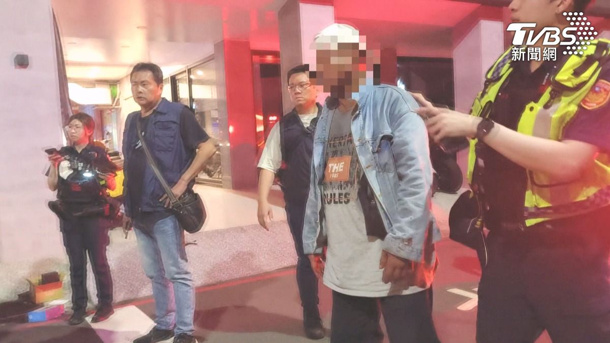 八德二路發生的鬥毆事件雙方都是印尼籍移工,只因一言不合演變成追打驚險場面。(圖/TVBS)