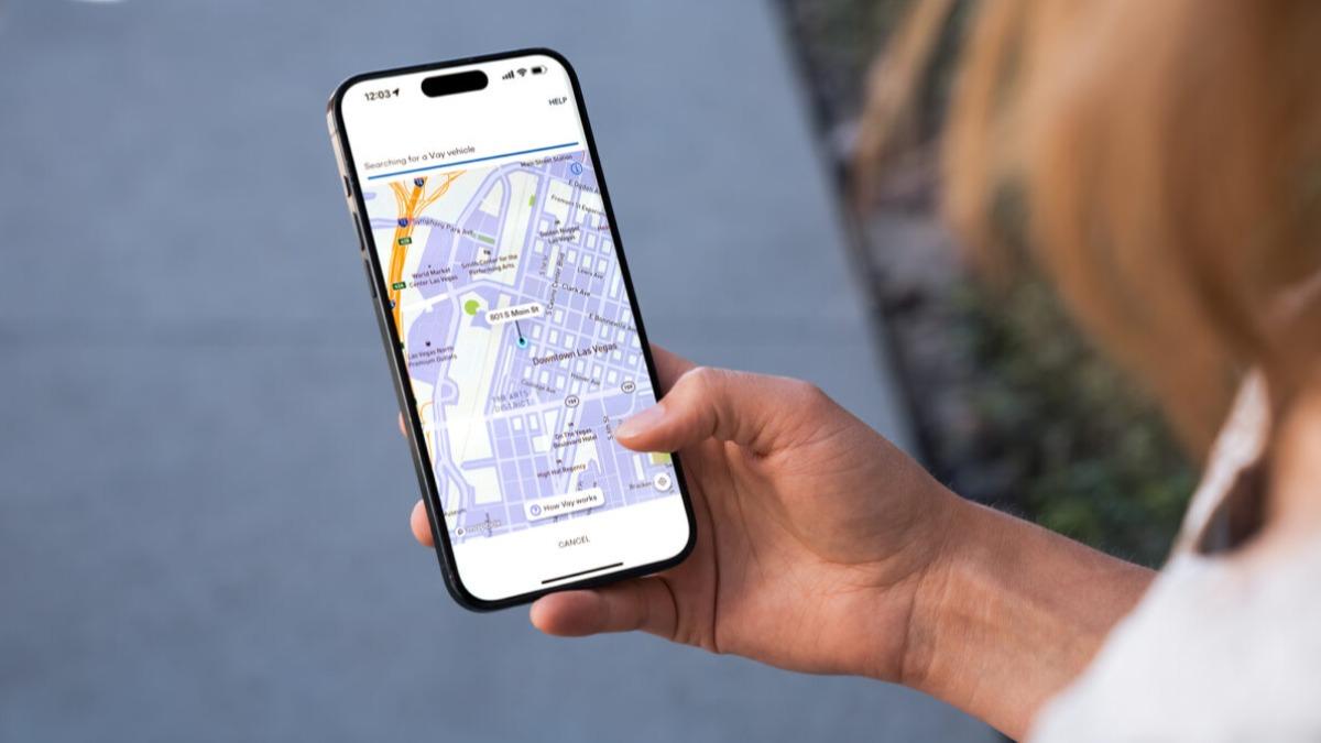 透過Vay的手機APP,遠端駕駛將會將車輛開到指定位置。 (圖/Vay提供)