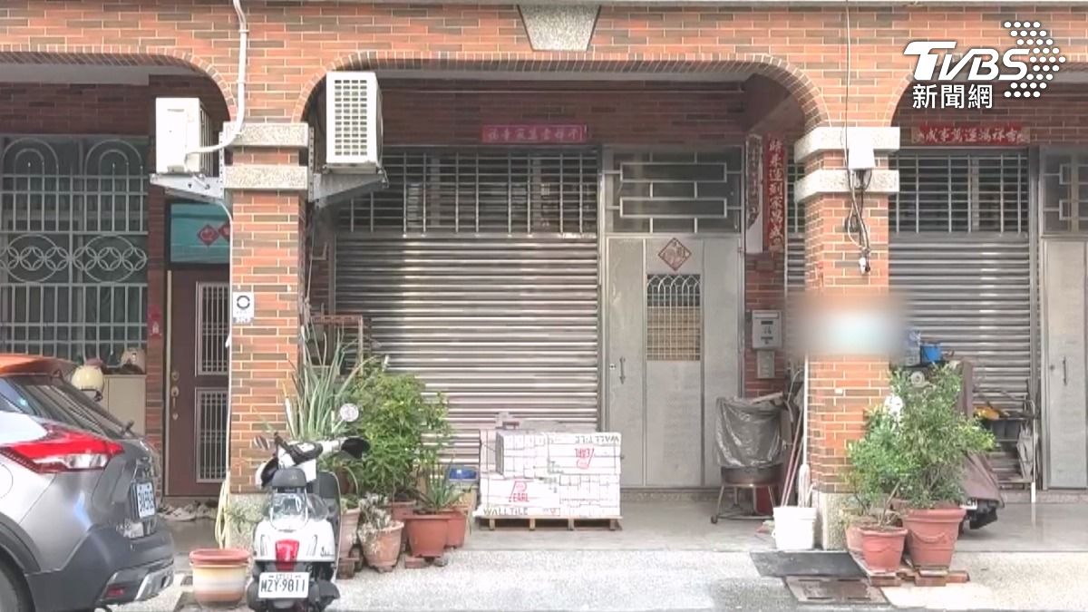 記者實地前往該食品行登記的營業地址時發現已租給其他民眾，完全看不出是食品行的跡象。（圖／TVBS）
