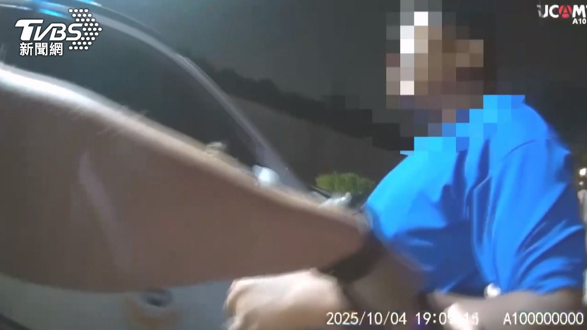 高雄大寮區一處宮廟於近日發生一起轎班成員意外致死事件,警方到場後將嫌犯帶回調查。(圖/TVBS)
