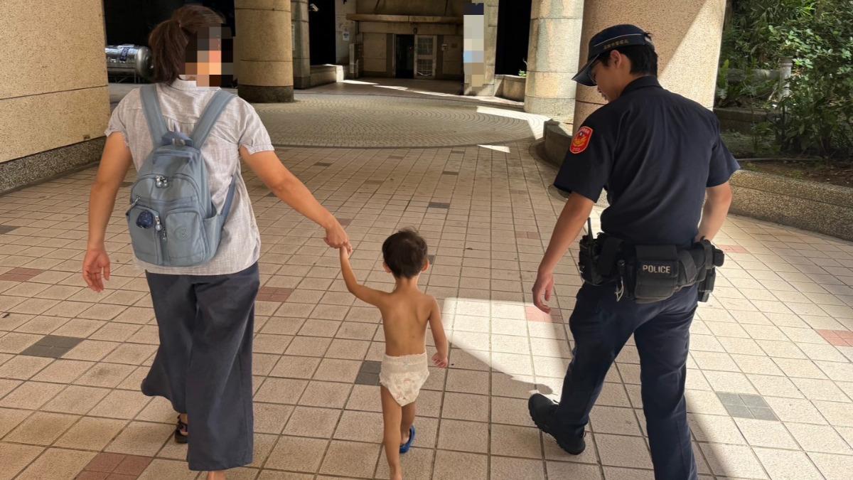 誇張!2歲男童包尿布 獨自搭電梯下樓「趴趴造」