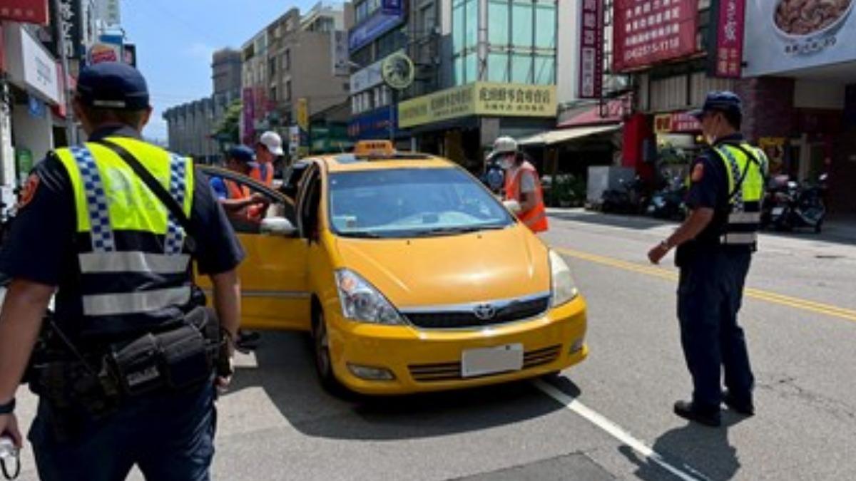 市府交通局聯合警察局辦理計程車營業秩序稽查。（圖／台中市政府提供）